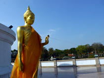 タイ仏教の聖地　プッタモントン イメージ１