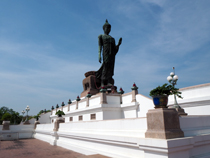 タイ仏教の聖地　プッタモントン イメージ２