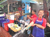 王太后服喪中のソンクラーン イメージ1